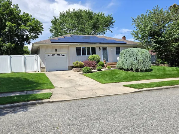 4 Bowman Lane, Commack, NY 11725