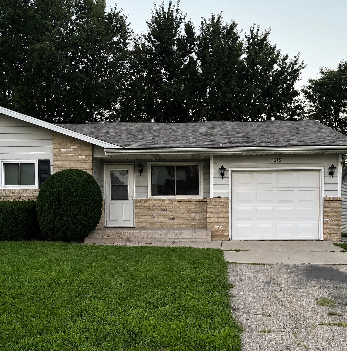 3 bed, 1900 sqft, $2,100 — Photo 1