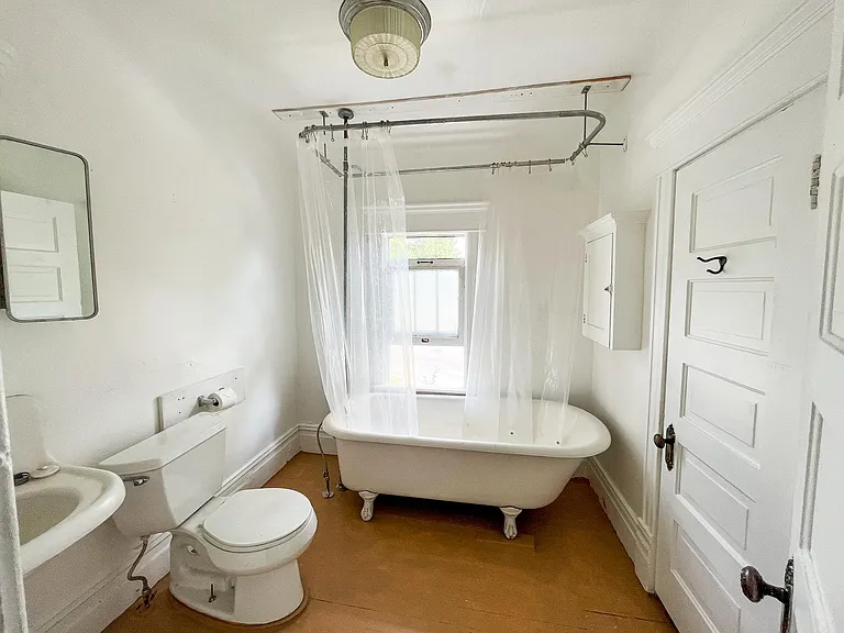 1605 W Resseguie St #2 — Photo 8