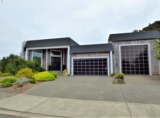 3206 Lincoln Ave, Bandon, OR 97411