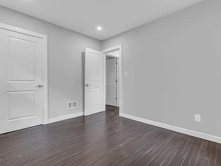 32 Northfield Ave — Photo 11