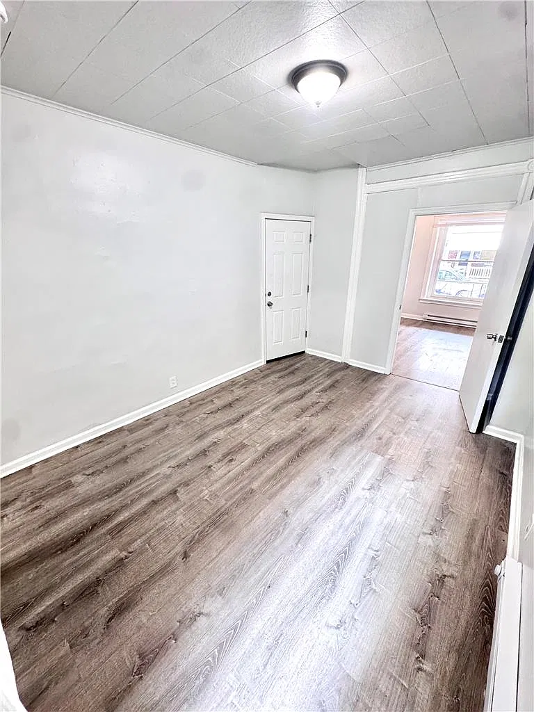 1 bed, 800 sqft, $1,050 — Photo 3