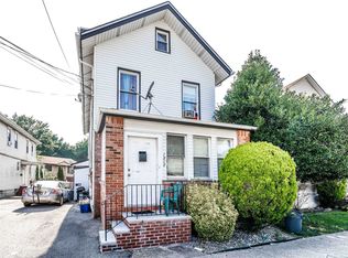 1868 Meadowbrook Rd, Merrick, NY 11566