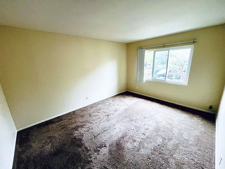 249 E Bellevue Ave — Photo 7