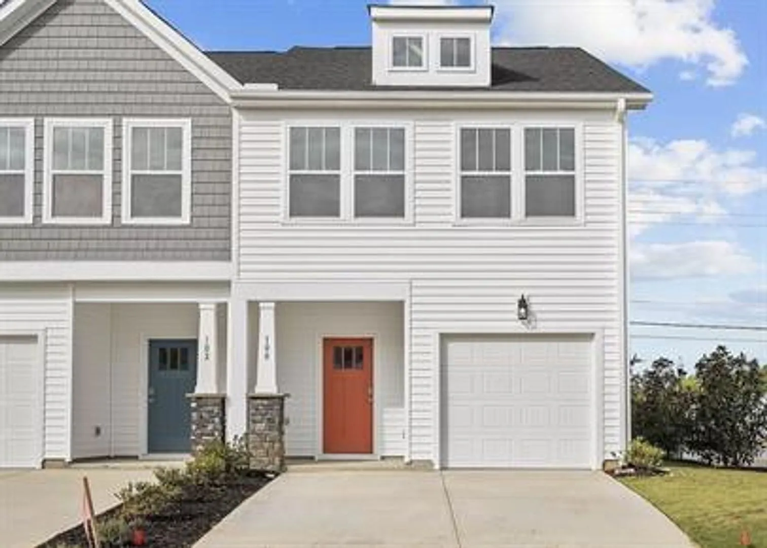 Beautiful 3/2.5 Townhome Move in Ready! — Photo 1
