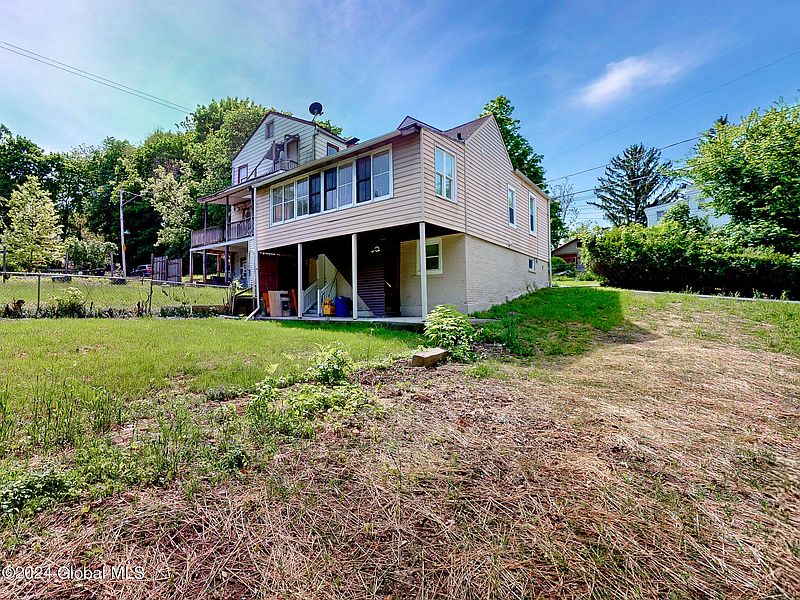 3rd image of 16 Mann Avenue