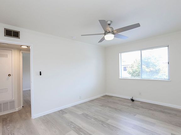 5th image of 1117 Capuchino Ave #6