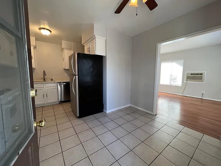 1500 N Buena Vista St #B — Photo 17