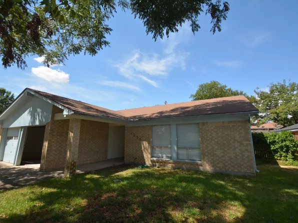 1625 S Timber Ct, Benbrook, TX 76126