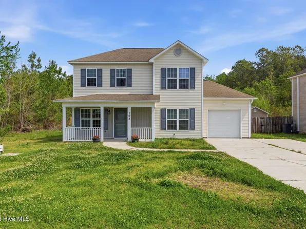 108 Blossom Court, Maple Hill, NC 28454