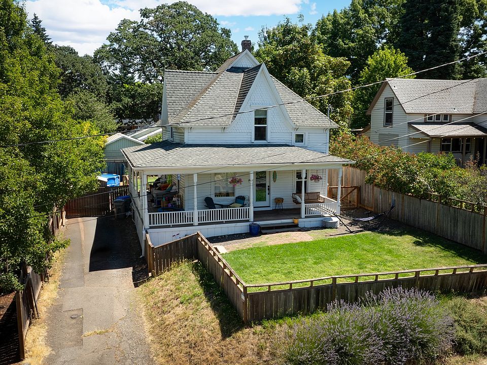 2nd image of 807 Park St