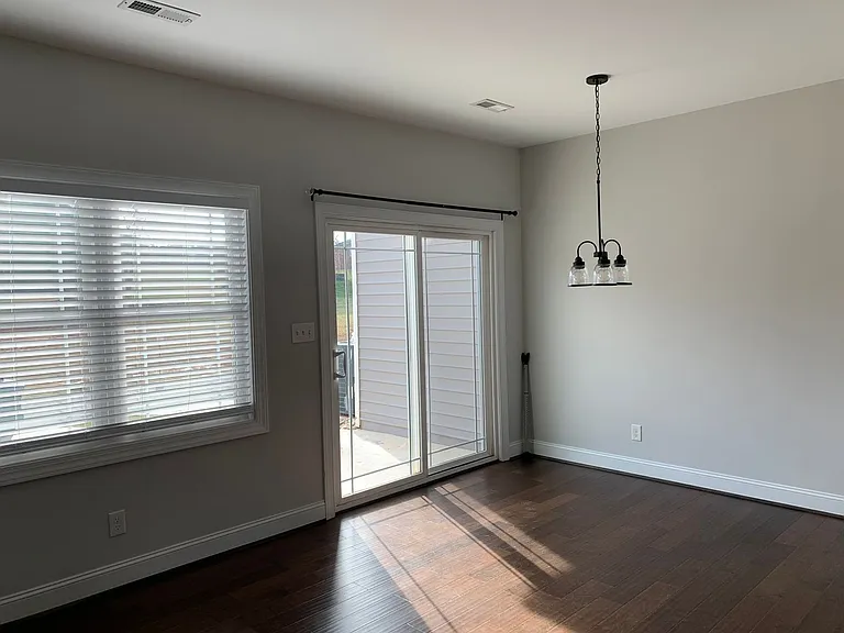324 Meridian St — Photo 6