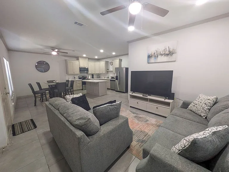 2925 Pecos St — Photo 3