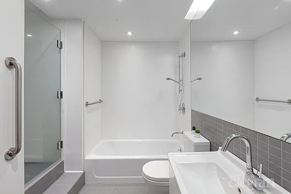 Sold by Elegran | media 8