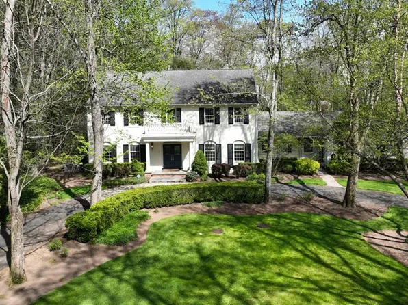 43 Twin Brooks Rd, Saddle River, NJ 07458