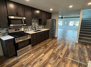 901 N Huntington St, Syracuse, IN 46567