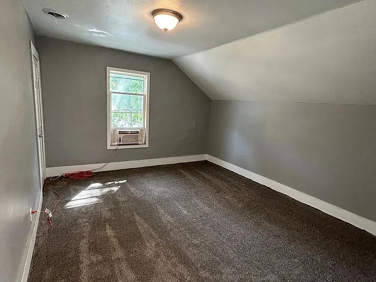 802 Terrace Ave — Photo 8