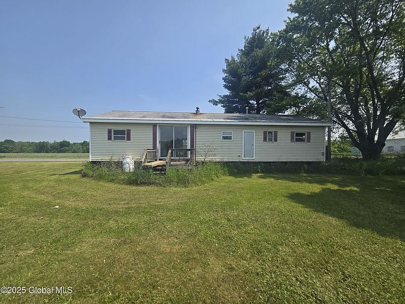 3rd image of 1056 Carlisle Road