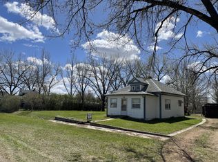 306 E Esther Ave, Wibaux, MT 59353