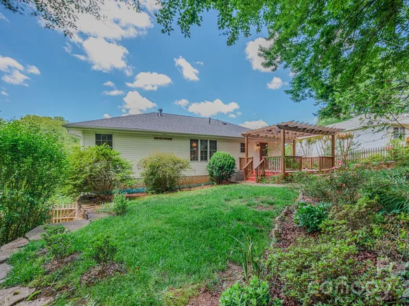 102 Forest Lake Dr, Asheville, NC 28803