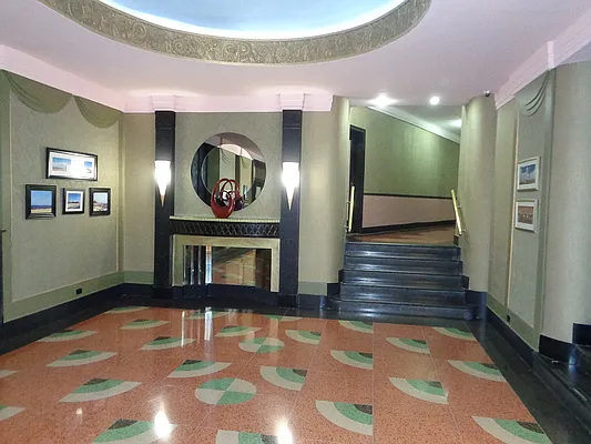 Sold by Thomas Lipovetsky, LREB | media 16