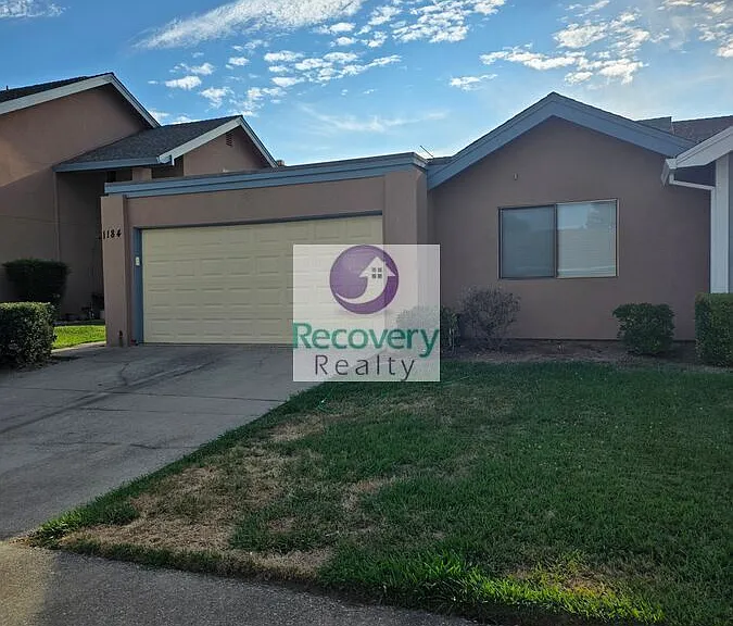 1184 Green Hill Dr — Photo 1