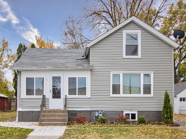 704 W Park St, Harvard, IL 60033