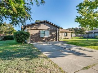 3329 Centennial Rd, Forest Hill, TX 76119