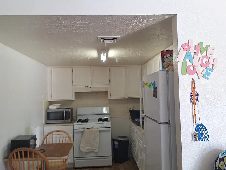 1703 Farmington Ave #4
