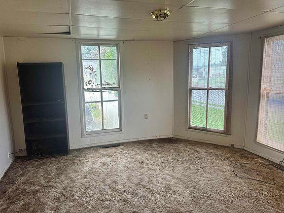 3rd image of 3120 Oakland Ave