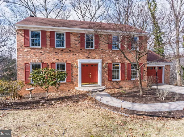 15737 Edgewood Dr, Dumfries, VA 22025