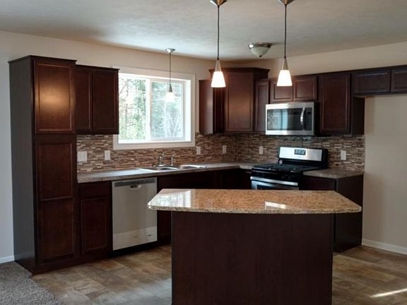 3rd image of 621 River Hills Dr