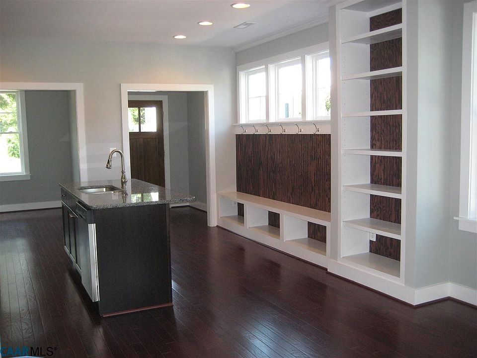 2nd image of 514 Rives St #3C-1