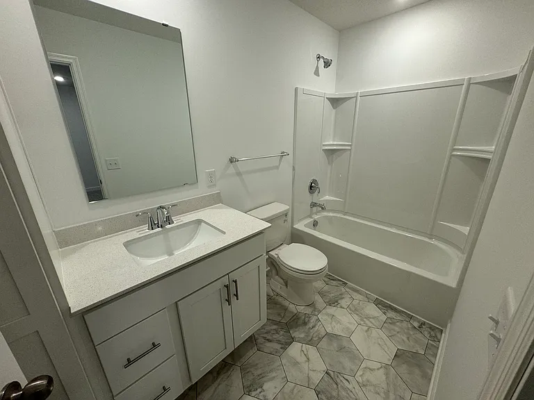 3040 Hemlock St — Photo 5