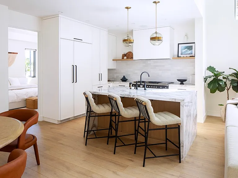506 Goldenrod #B — Photo 3