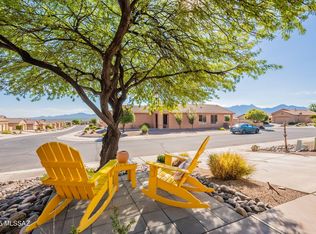897 N Delacroix Dr, Green Valley, AZ 85614