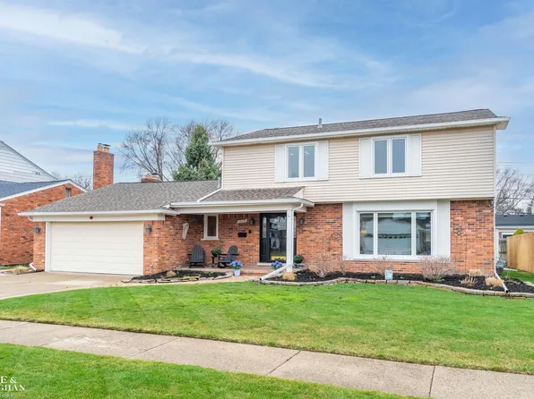 23275 N Rosedale Ct, Saint Clair Shores, MI 48080