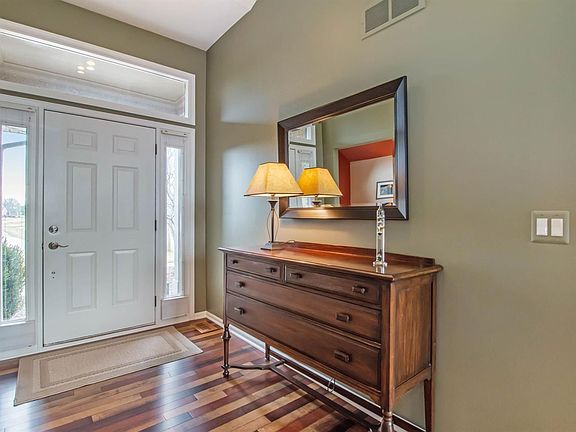 4th image of 1834 Oakview Dr