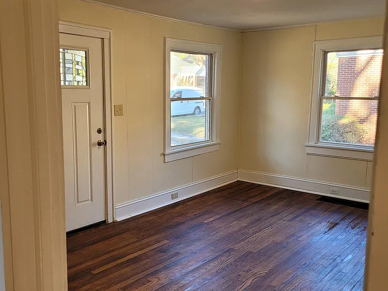 704 W Council St — Photo 4