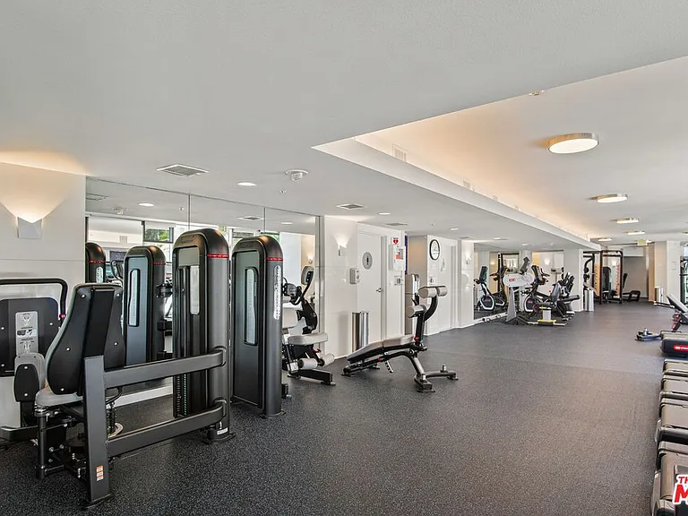 13700 Marina Pointe Dr #1507 — Photo 32