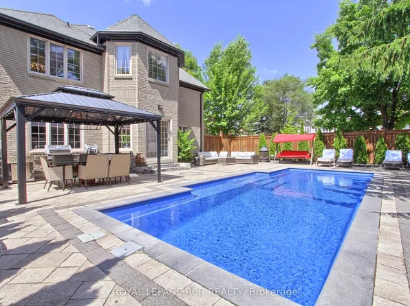 646 Brooker Rdg, Newmarket, ON L3X 1V7