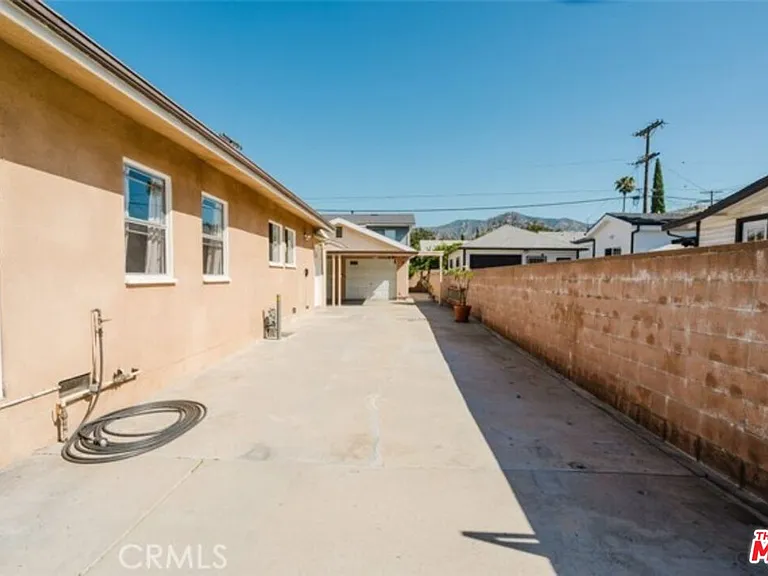 609 Alexander St — Photo 22