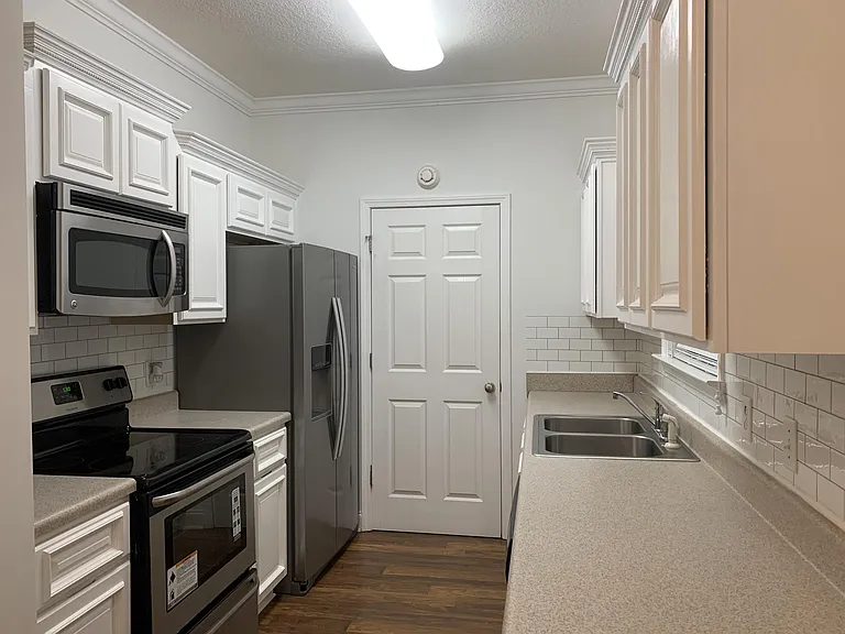 120 Caswell Ct — Photo 4