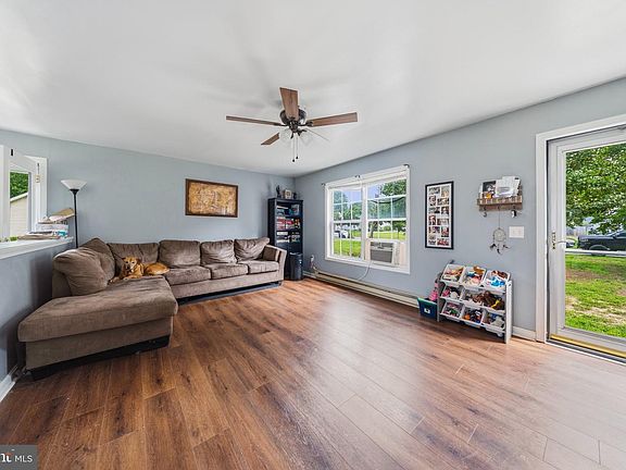 4th image of 212 Apple Ln