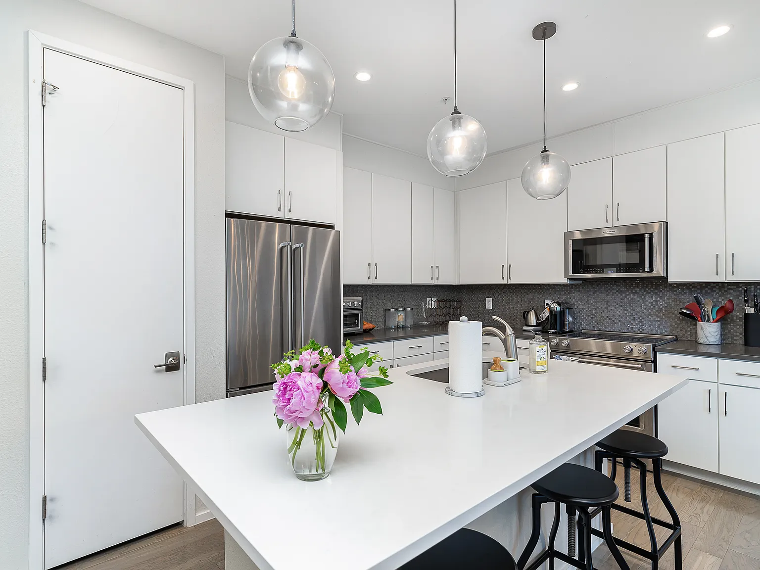 6100 Hudson St #4 — Photo 3