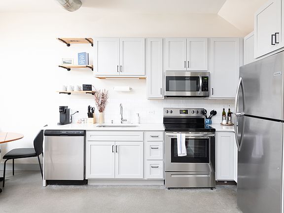 4th image of 1009 W Juneau Ave #114
