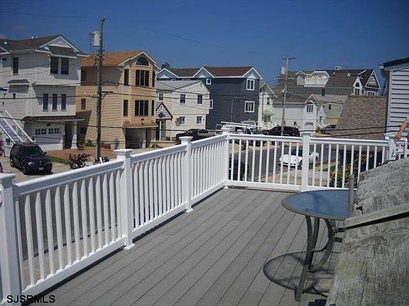 3rd image of 328 W 17th St