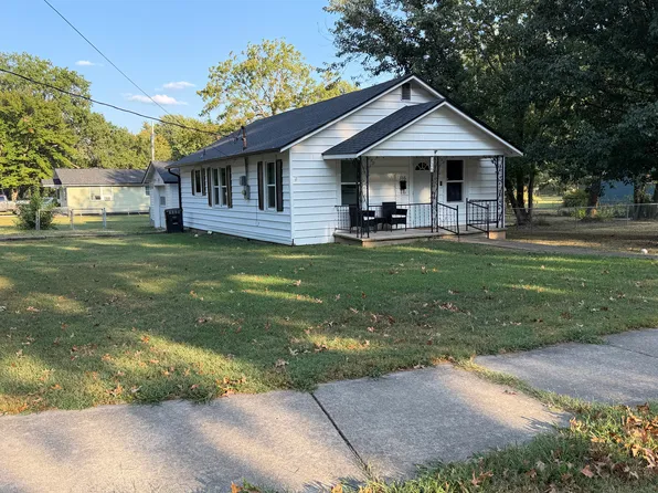 336 N Locust St, Marshfield, MO 65706