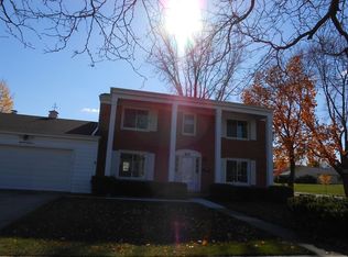 827 Knightsbridge Ln, Schaumburg, IL 60195