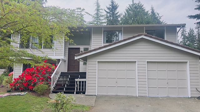 Welcome to Edmonds! This single family home affords you luxury living just minutes away from the waterfront.